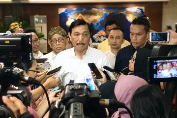 Luhut minta konsultan Indonesia bisa evaluasi kereta Jakarta-Surabaya