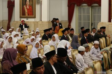 Puluhan anak  yatim  sambangi Istana peringati Maulid Nabi