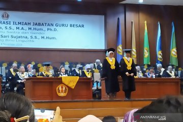 Unpad kukuhkan dua guru besar di bidang Sastra dan Linguistik