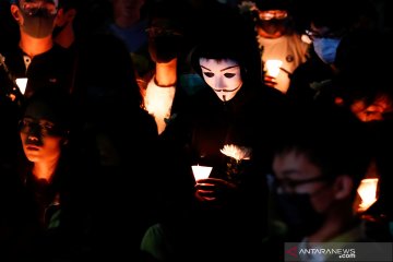 Peringati demonstran yang meninggal di Hong Kong