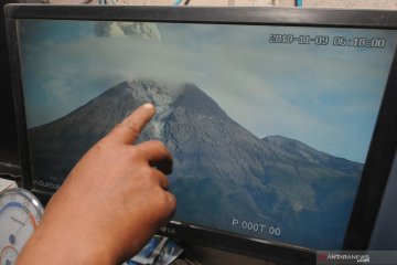 Merapi erupsi masyarakat diminta tenang