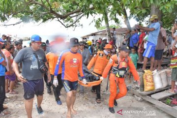 Operasi gabungan SAR Biak Numfor evakuasi jasad jatuh dari kapal