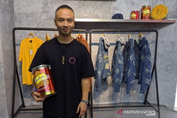 Kolaborasi unik biskuit dan "streetwear" dalam Urban Sneaker Society