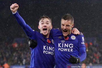 Pemain Leicester Evans tolak bicara gelar setelah menang atas Arsenal