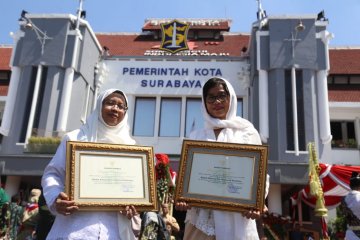 Pemerintah Surabaya beri penghargaan untuk Emo-Demo pada Hari Pahlawan