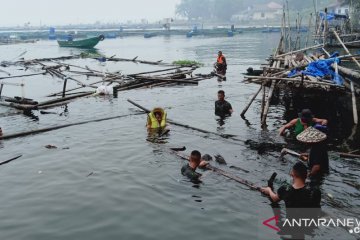 3.900 keramba jaring apung telah dikeluarkan dari Danau Maninjau