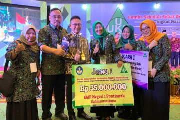 SMPN 1 Pontianak juara I lomba sekolah sehat nasional