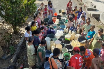 PMI Jember distribusikan air bersih di daerah kekeringan