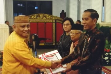 Gubernur Gorontalo menerima DIPA tahun 2020 dari Presiden Jokowi
