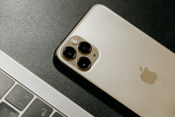 Bocoran iPhone 12, ukuran kecil dengan  "quad camera"?