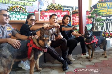 Polres Jakpus dapat hibah anjing pelacak dari kelompok pecinta hewan