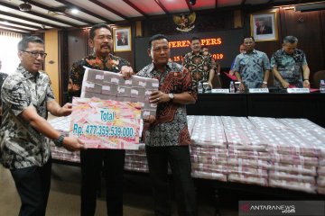 Kejagung tunjukkan barang bukti uang ratusan miliar rupiah kasus korupsi Kokos Leo Lim