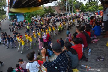 Serunya  gerak jalan perjuangan Mojokerto-Surabaya sejauh 56 km