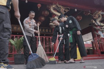 Aksi bersih memperingati Hari Toleransi Internasional