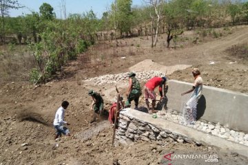 Bendungan pengairan dibangun Satgas Pamtas bersama warga perbatasan