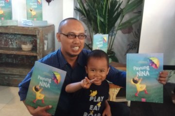 Penulis buku "Payung Nina" terinspirasi anak berebut payung