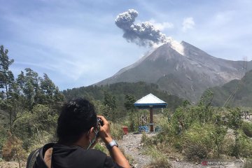 Warga diimbau jauhi radius 3 km dari puncak Merapi setelah erupsi