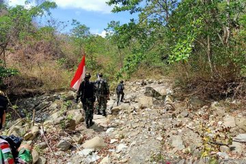 Satgas Pamtas patroli jalur rawan pelintas batas negara