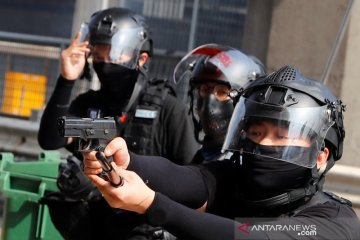 Polisi Hong Kong gunakan peluru karet cegah demonstran keluar kampus