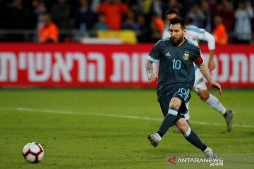 Penalti Messi selamatkan Argentina dari kekalahan kontra Uruguay