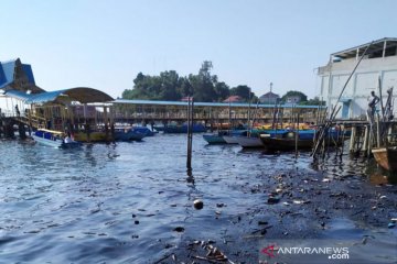 Akibat pencemaran minyak, nelayan Batam minta ganti rugi