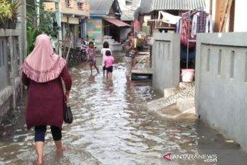 Sejumlah kebakaran dan banjir rob landa sebagian Jakarta