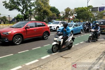 Dishub Jaktim sebar anggota tangkap tangan pelanggar jalur sepeda