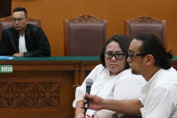 Hakim pertanyakan rumor Nunung jual rumah