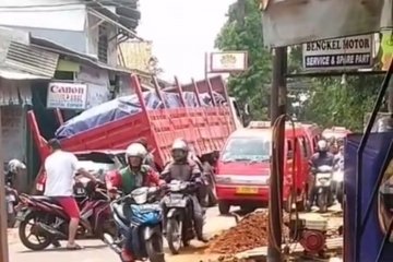 Simpul kemacetan di Jalan Centex dipicu galian saluran air