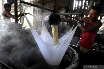 Pabrik tahu di Sidoarjo gunakan bahan bakar sampah plastik