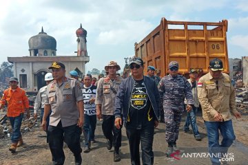 Kapolda Kalsel instruksikan bantu korban kebakaran di Pulau Sebuku