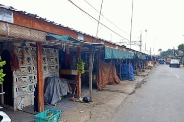 Pedagang pisang Pisangan Timur tolak direlokasi ke Pasar Klender