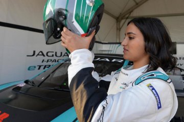 Pakai Jaguar I-PACE, Reema Juffali pebalap wanita pertama Arab Saudi