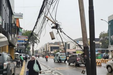 Legislator kritik kabel menjuntai di Jatinegara bahayakan masyarakat