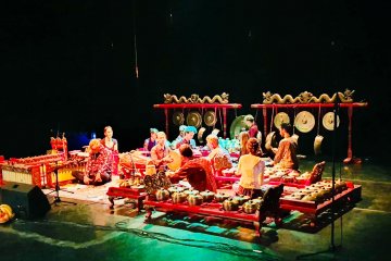 Kolaborasi gamelan jawa seniman asing hipnotis penonton di Hongaria