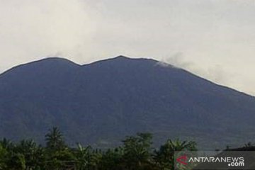 Gunung Gede Pangrango terlihat, Walhi: Yang normal kelihatan begitu