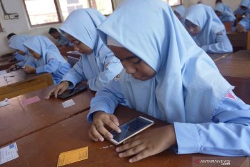 Inovasi ujian semester sekolah menggunakan aplikasi di gawai