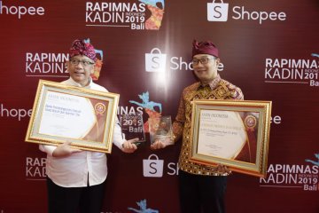 Ridwan Kamil terima Penghargaan Gubernur Terbaik Kadin Award 2019