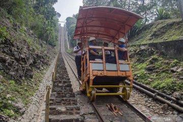 Penggunaan lori peninggalan Belanda di PLTA Lamajan