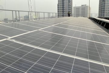 Panel surya jadi solusi alternatif energi ramah lingkungan di Jakarta