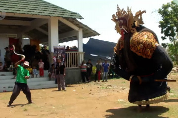 Membangkitkan kesenian Tak Buta'an yang lama tenggelam