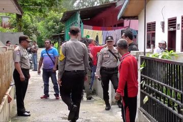 Rumah terduga pelaku bom diperiksa polisi