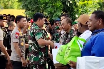 Panglima dan Kapolri hadiri baksos demi dekati masyarakat Papua