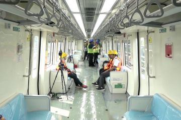 Menristek jajal LRT Jabodebek