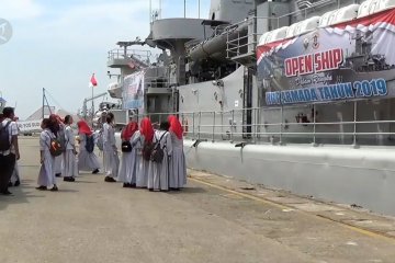 KRI Yos Sudarso 353 dibuka untuk umum