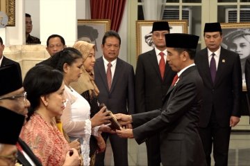Presiden anugerahkan gelar Pahlawan Nasional pada 6 tokoh bangsa