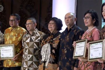 KLHK berikan penghargaan pada tokoh penggerak hutan sosial