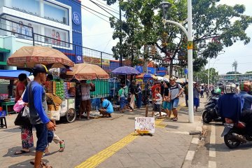 Jaktim tertibkan PKL yang beraktivitas di lahan hijau Jatinegara