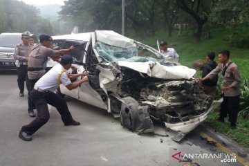 Mini bus tabrak truk mogok di Sentul Bogor, korban luka-luka