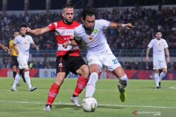 Bermain tandang, Persebaya kalahkan Madura United 3-2